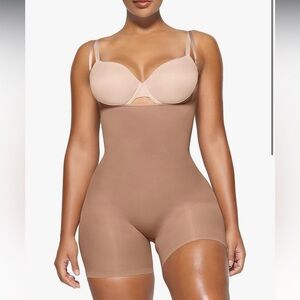 Seamless Shapewear Bodysuit in Tan